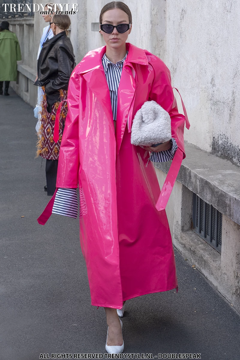 De modekleur roze in de street style mode winter 2022 2023