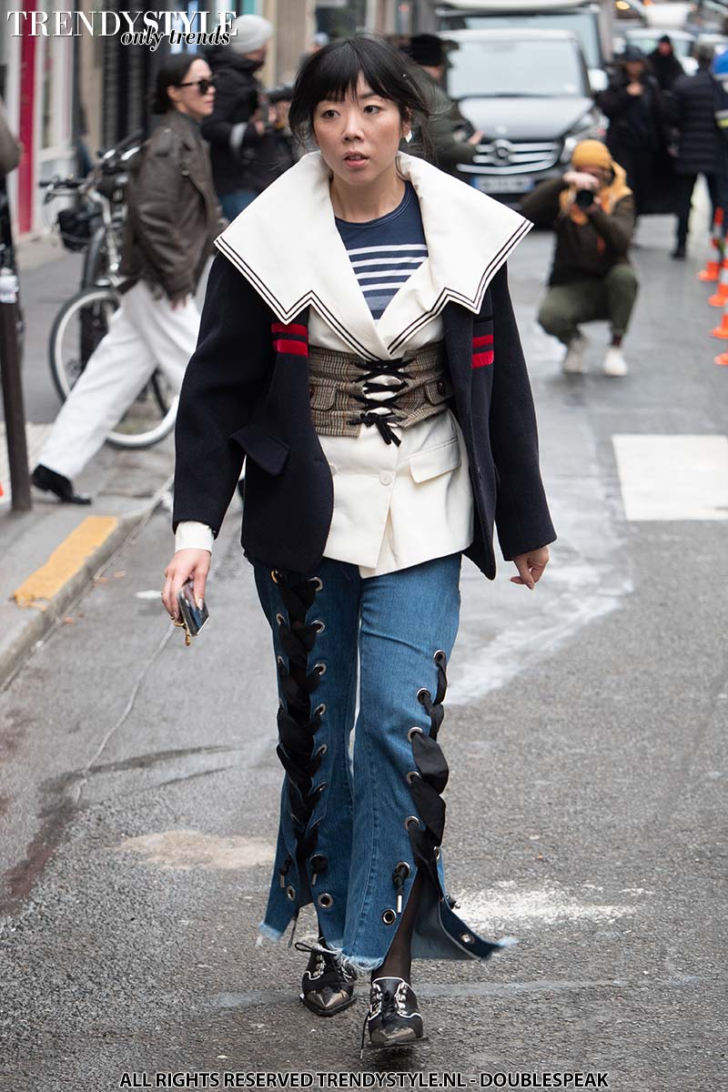 Streetstyle. Deze modejournalisten hebben een unieke kledingstijl. Op deze foto Susanna Lau. Foto Charlotte Mesman