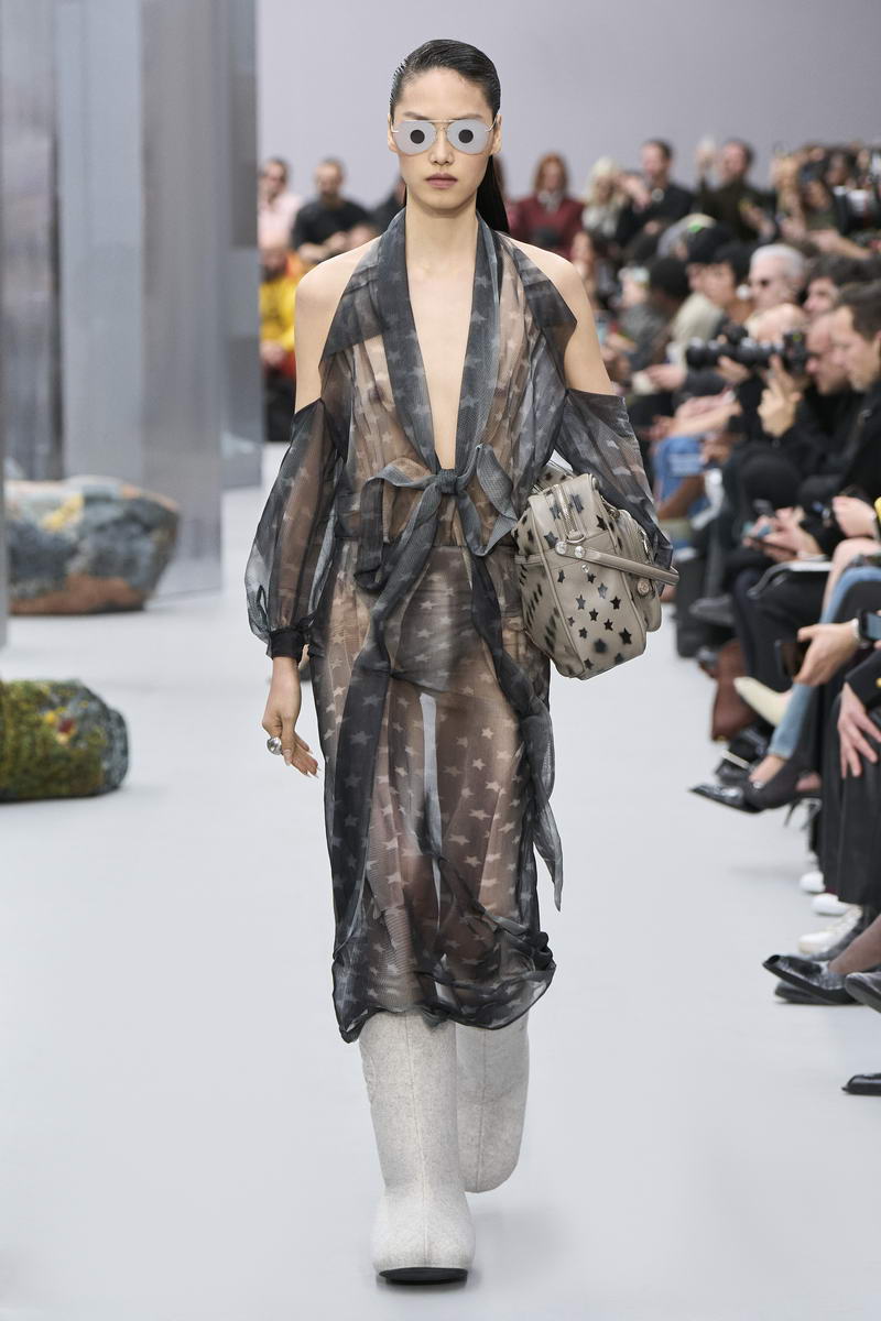 Acne Studios Vrouw herfst winter 2025 2026 - Photo courtesy of Acne Studios