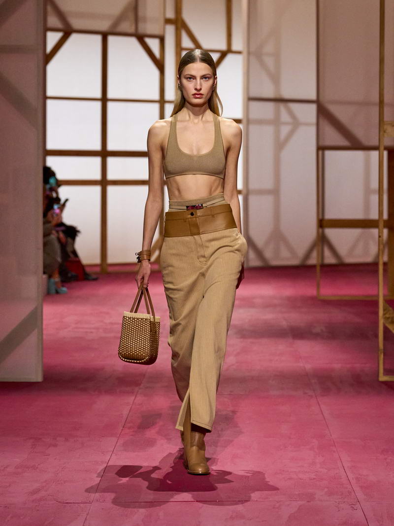 De modecollectie van Hermes voor zomer 2025. Photo courtesy of Hermès
