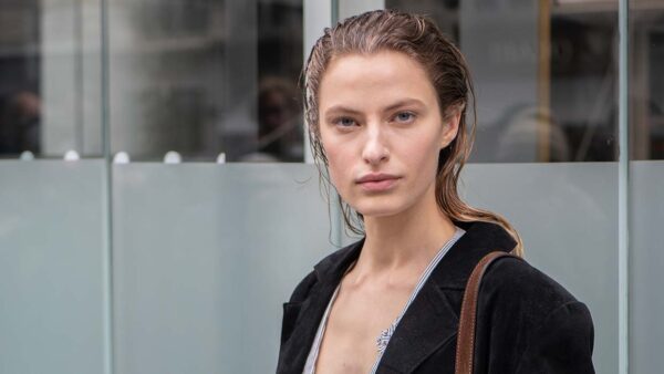 We love it. Model style: minimalisme met impact op z’n Parijs. Foto ADVERSUS